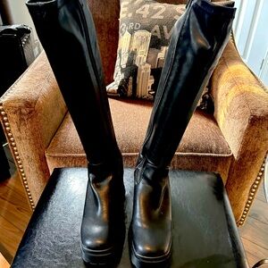 Steve Madden Lalo boot, black, size 8 (worn once)